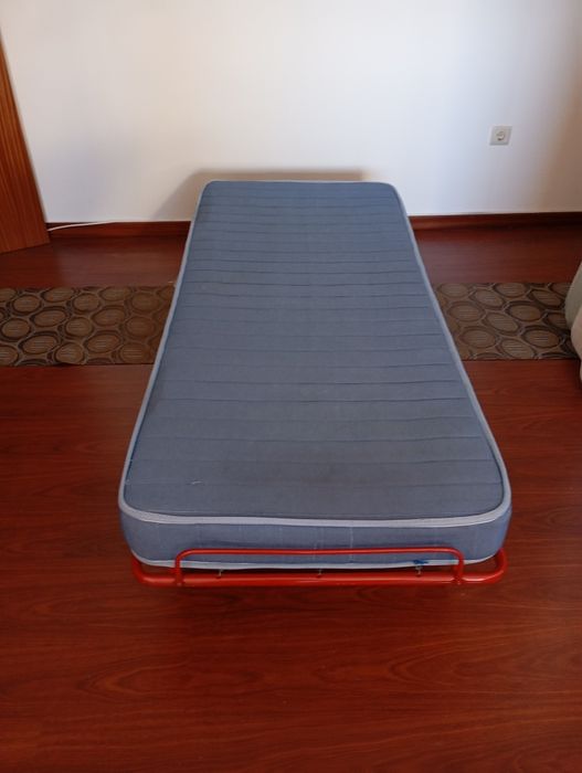 Cama dobrável com colchão incluso