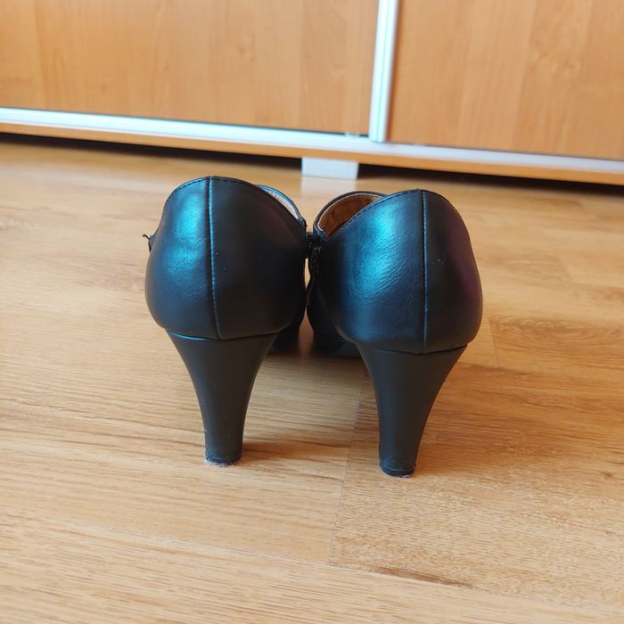Buty kobiece na koreczku
