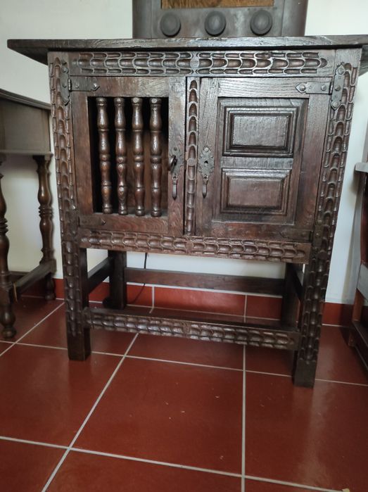 Mini bar em madeira