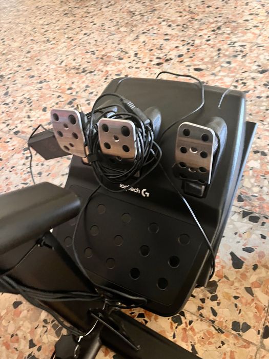 Setup Completo PS5 Racing – Volante + Pedais + Cockpit