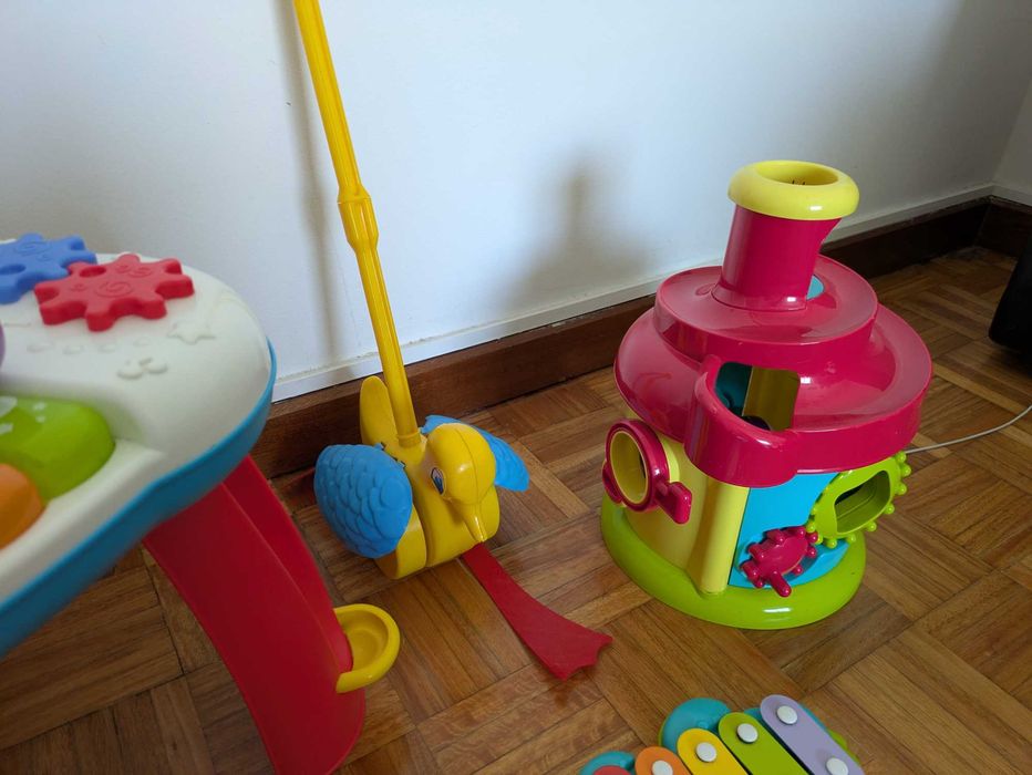 Conjunto de brinquedos para bebé e criança – Mesa de atividades, brinquedos de madeira, xilofone e mais