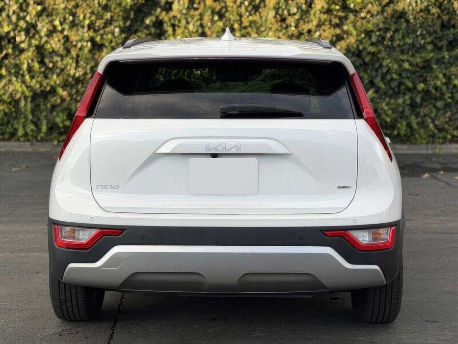 Kia Niro EX Touring      2023
