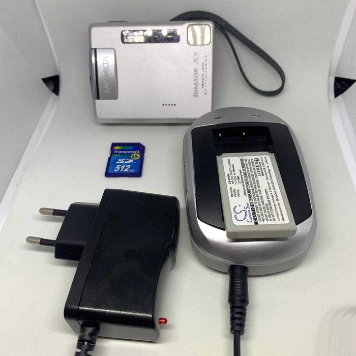 Цифровий фотоапарат Konika Minolta Dimage Xt (карта 512Мб, зарядний )