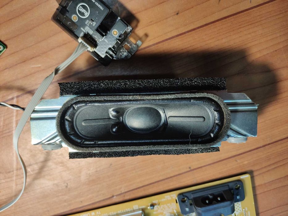 Philips 32PHS4132 остатки после разборки