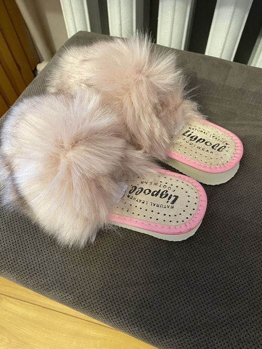 Nowe kapcie z futerkiem rozmiar 33