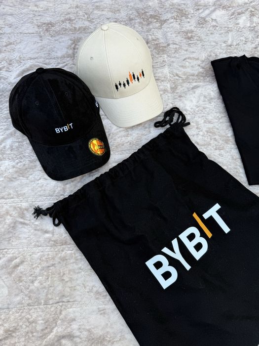 Новий оригінальний мерч BYBIT: худі, футболки, кепки, термос, шопер