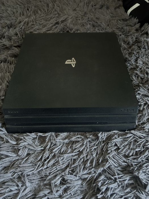 Ps4 pro 1tb + gry