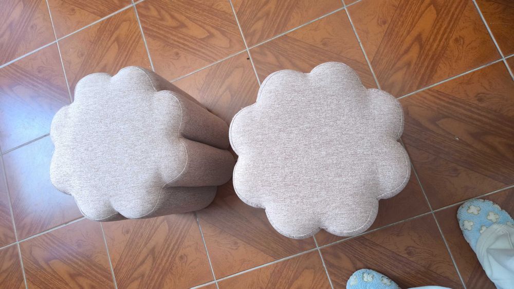 Puff de de sala ou quarto.