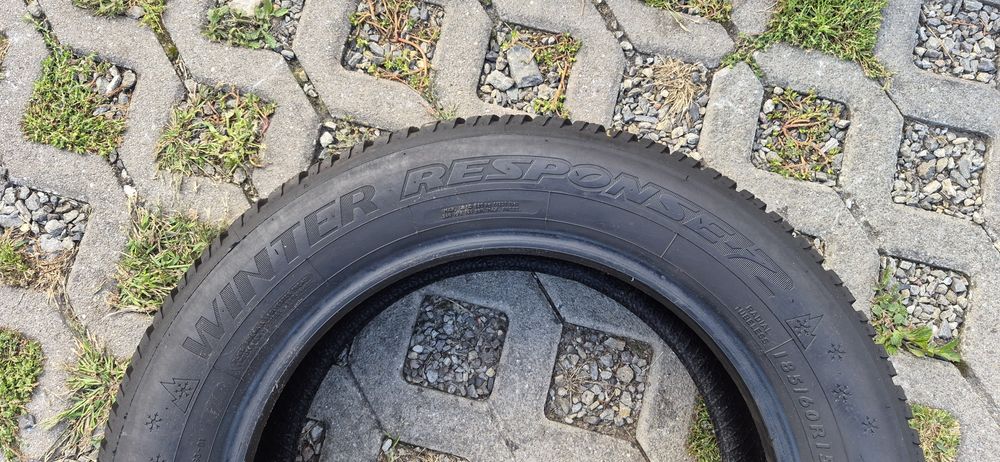 185/60r15 88T Dunlop Winter Response-2 z 2023r ładne .