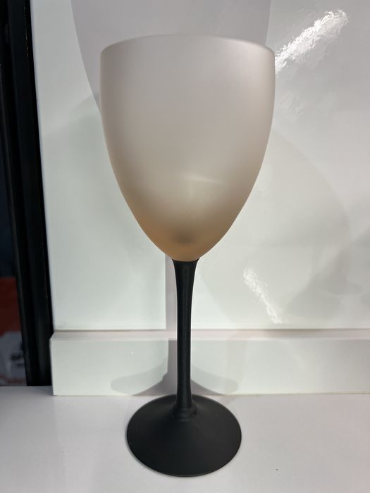 Conjunto de sopos de vidro fosco com pé preto invulgares