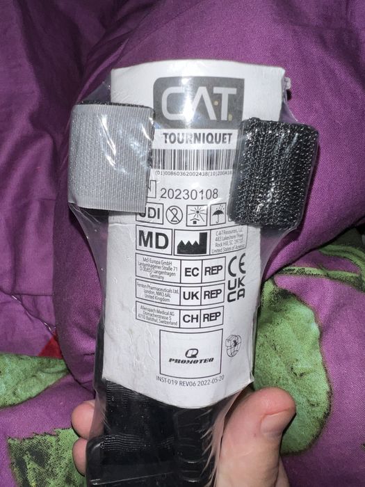 Оклюзійні наліпки та турнікети