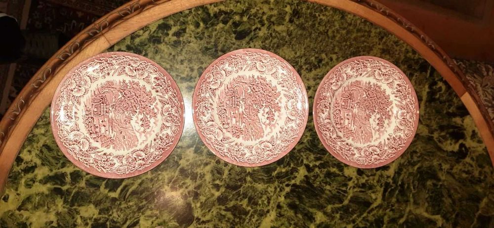 Тарелки под незначительную реставрацию.Англия фарфор.