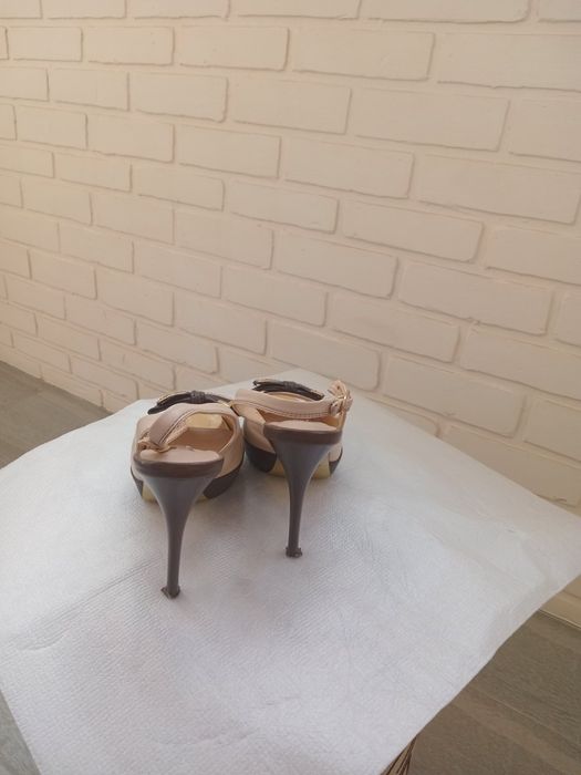 Босоніжки, відкриті туфлі