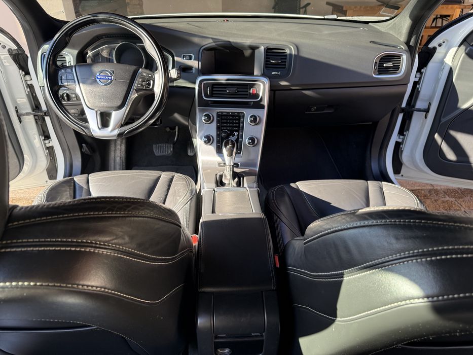 Volvo V60 D6 2.4 Plug In Hybrid AWD Summum