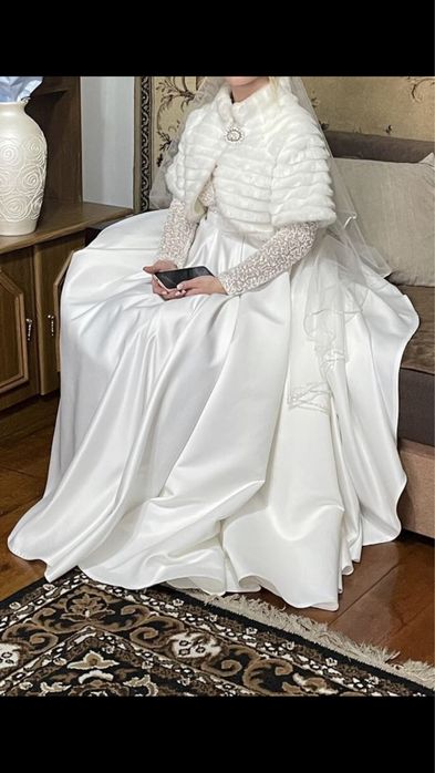 Продається весільна сукня.