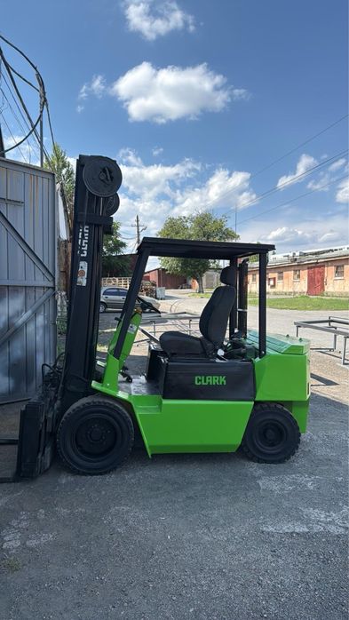 Продаю навантажувач Clark DPM 30 N 3 т