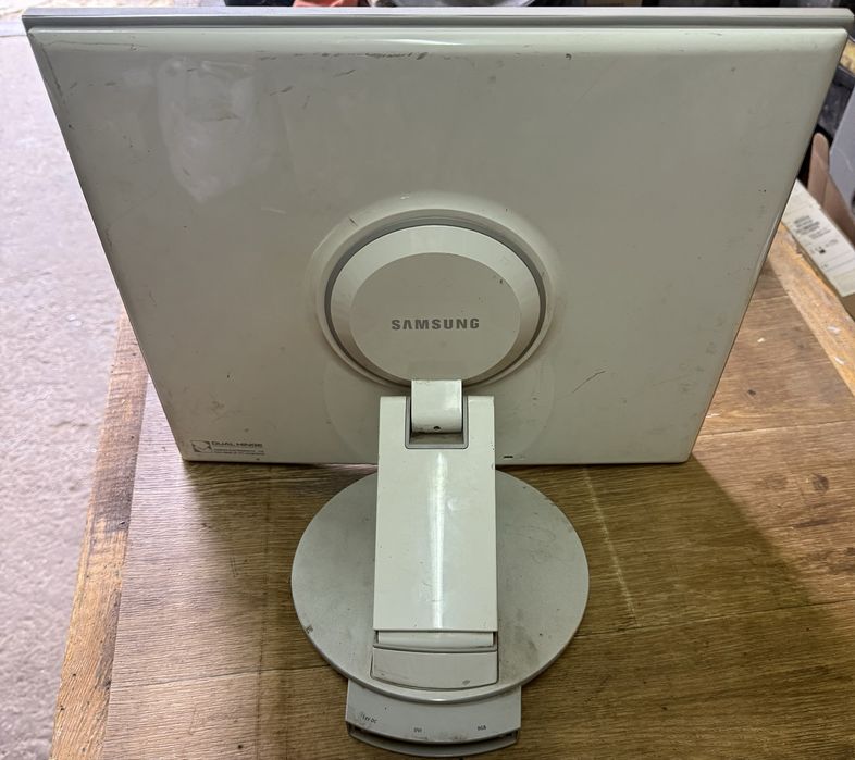 Монитор Samsung SyncMaster 193P Plus
