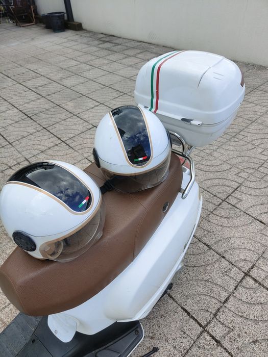 Scooter 125cc "réplica de vespa"