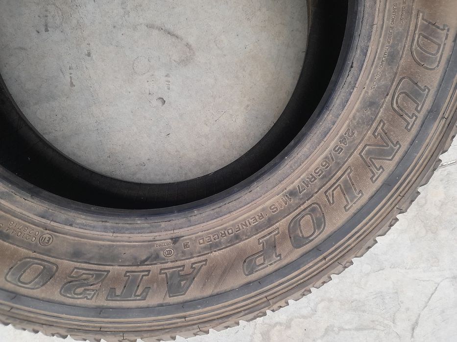 Pneu Dunlop AT20 Grandtrek  245/65/17 como  novo