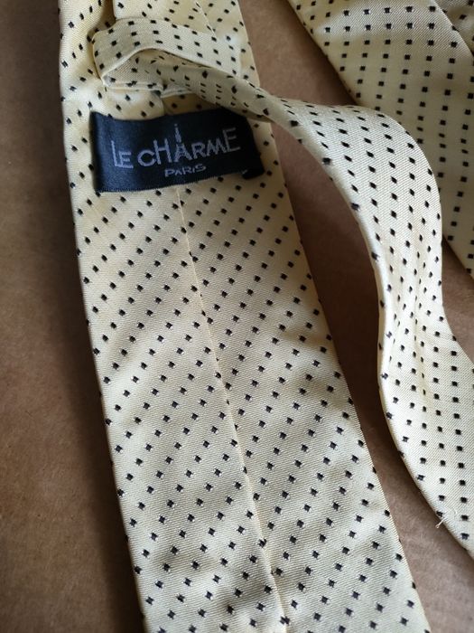 Krawat złoty ze spinkami