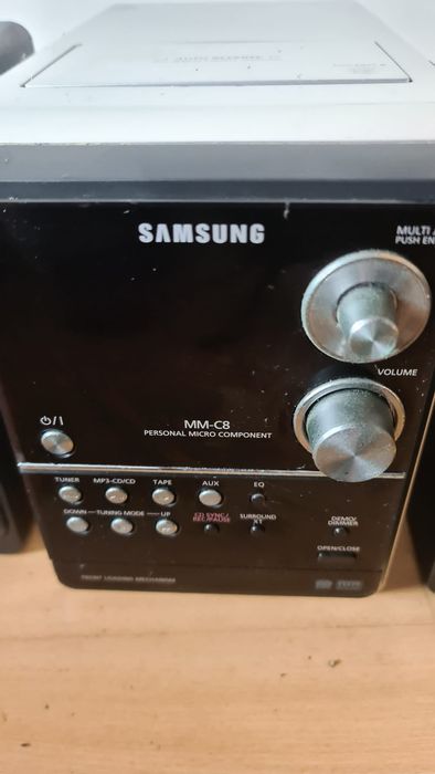 Aparelhagem de  som com CD, rádio e cassete