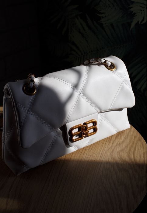 Біла жіноча сумка