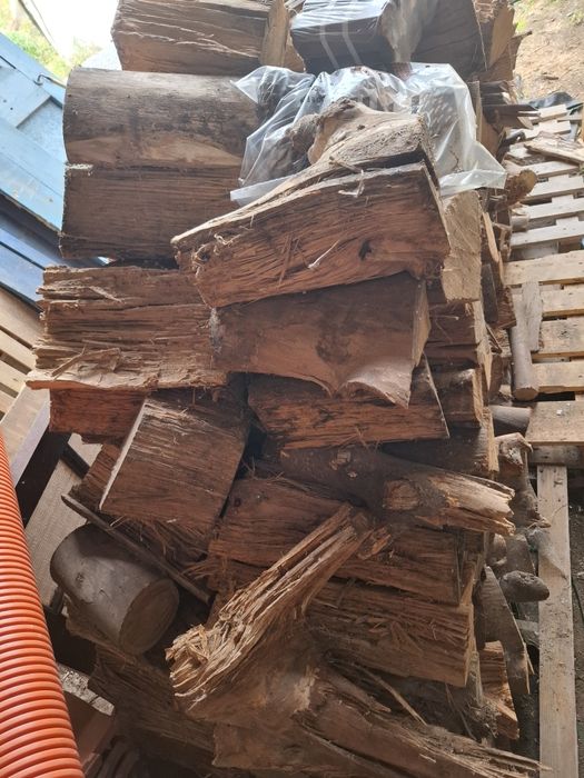 Lenha seca de carvalho