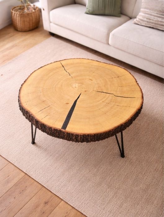 Stolik z plastra drewna wiąz