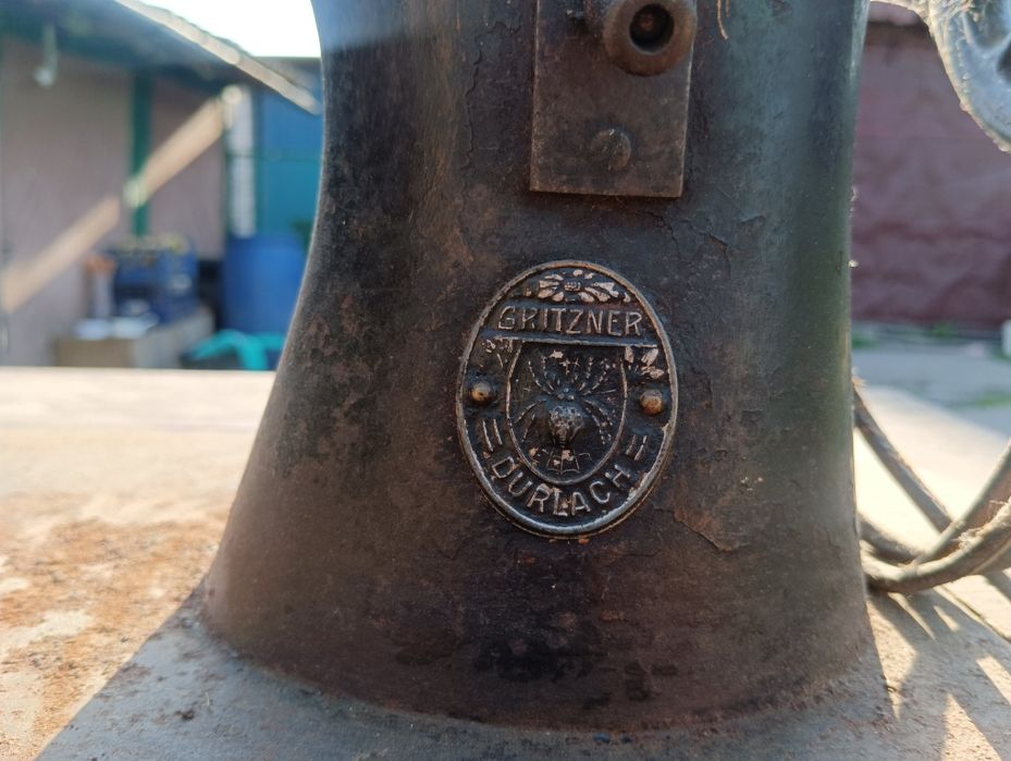 Швейна машинка BOBBIN