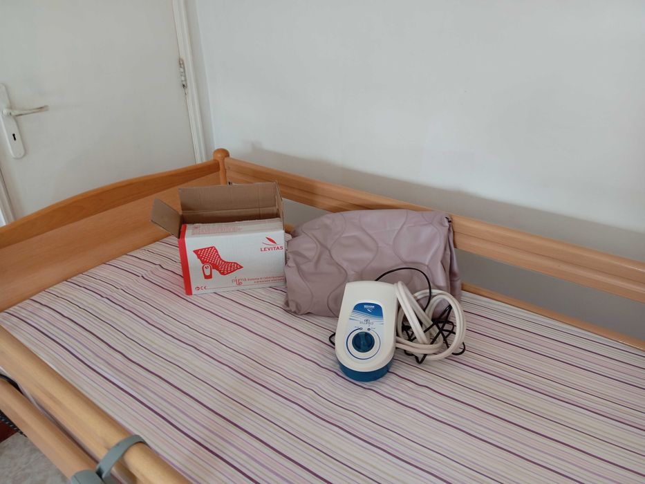 Cama articulada eléctrica de madeira