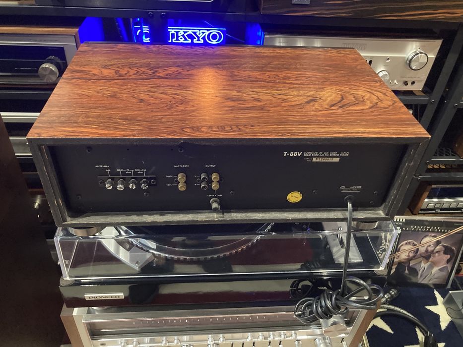 Studio Retrospekcja Top-Model Tuner Luxman T-88V