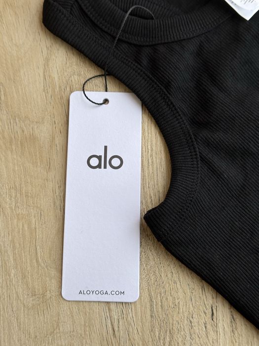 Alo yoga top fitness