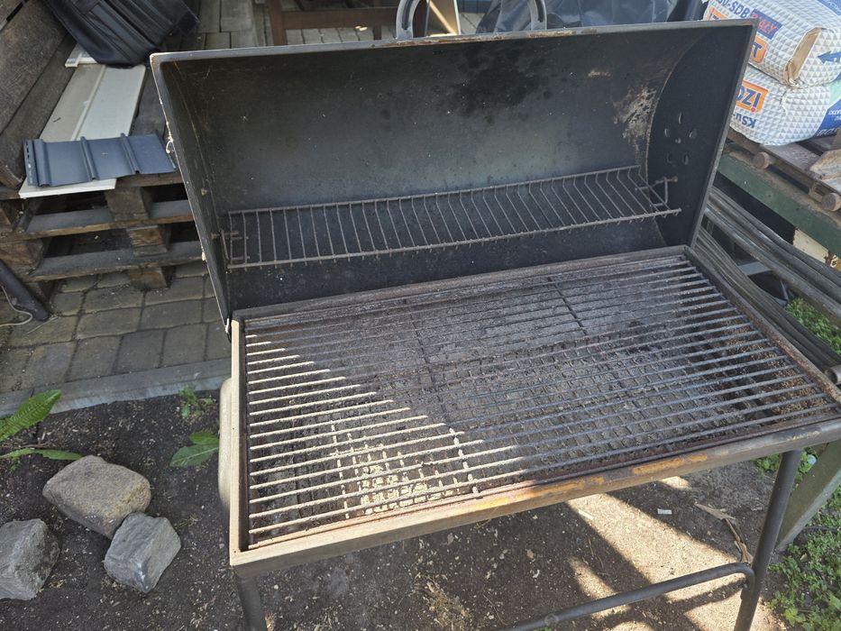 Grill węglowy stan widoczny na zdjęciach