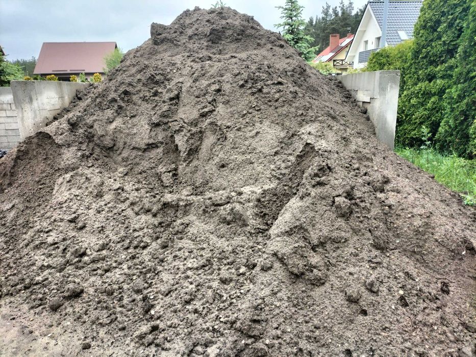 Czarnoziem ziemia pod trawnik ogród i warzywa