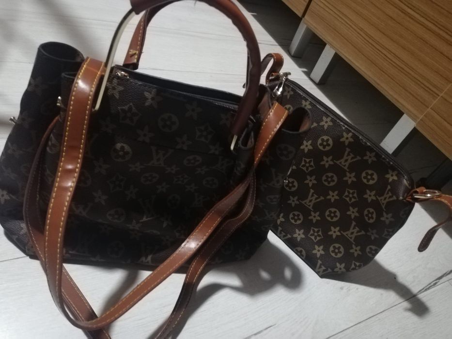 Bolsa em couro castanha com necessier interno removível