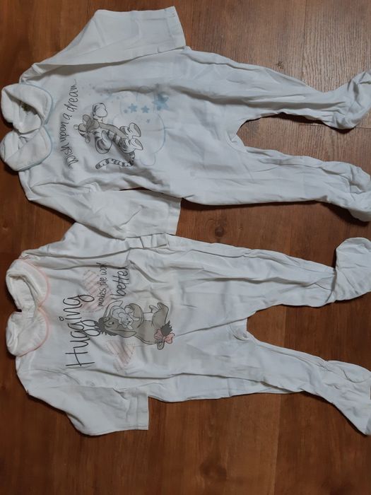 Pijamas e bodys manga comprida para bebé dos 6 aos 12 meses