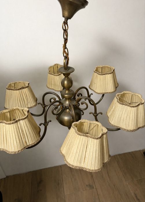 Stylowy żyrandol mosiężny 6-ramienny z kloszami – klasyczny / vintage