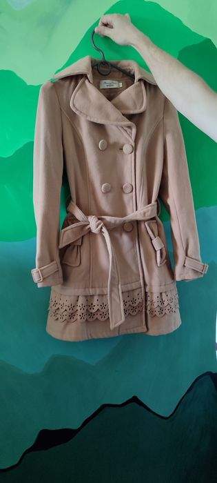 Модне демісезонне пальто на гудзиках