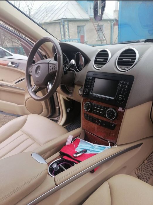 Автомобіль Mercedes-Benz ML350