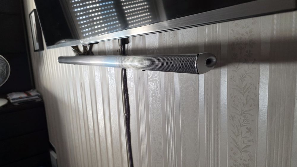 Sistema de som LG (barra e subwoofer)