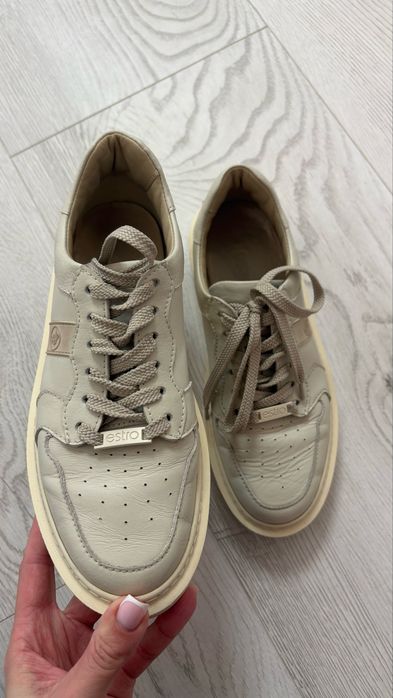 Кросівки,кеди шкіряні Estro
