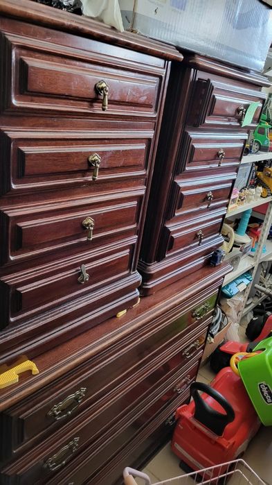 Cómoda e duas mesas de cabeceira de 4 gavetas cada