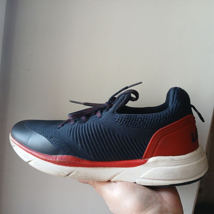 Levi's кросівки унісекс розмір 37. Устілка 23.5 см