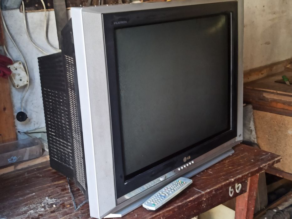 Телевізор LG. Діагональ екрану 25"(63см).