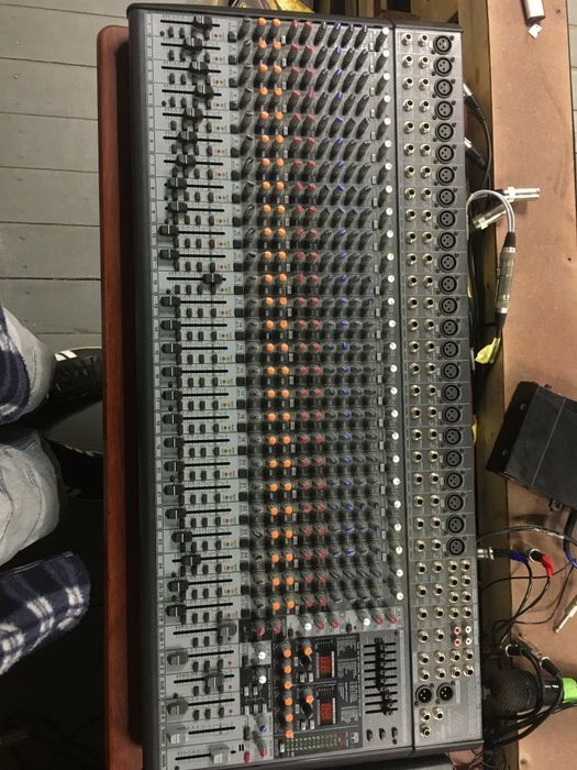 Аналоговий зуковий мікшер (пульт) Behringer Eurodesk SX3242FX