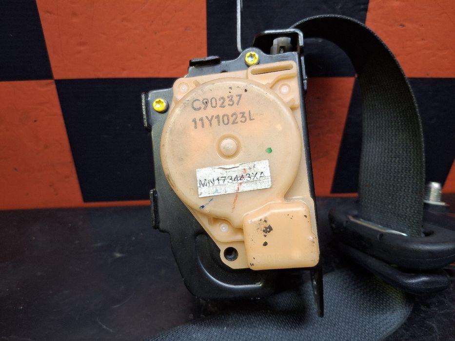 Cinto frente esquerdo MITSUBISHI L 200 / Triton Pick Up Chassis (KA_T,
