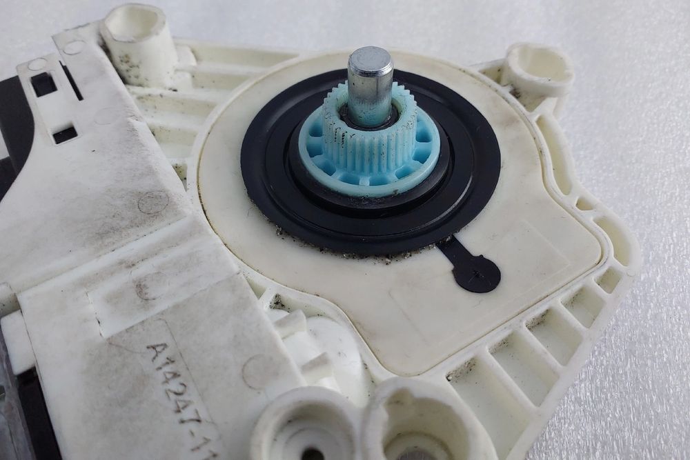 Motor vidro frente direito TESLA Model Y (5YJY)