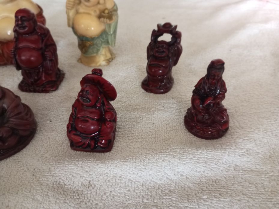 Estatuetas resina vermelha miniatura buda