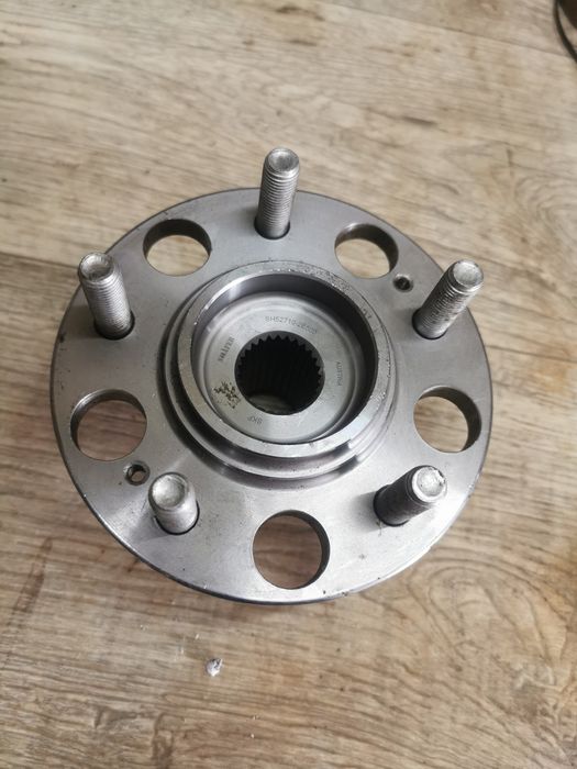 продам задняя ступица Tucson 2005г