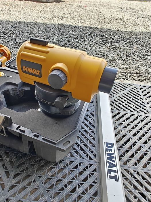 Niwelator optyczne DeWalt DW096
